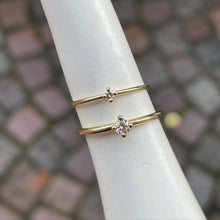 Indlæs billede til gallerivisning Tiny Pointy Ring - Champagne Diamond