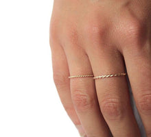 Indlæs billede til gallerivisning Twisted Ring - Medium
