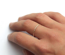 Indlæs billede til gallerivisning Twisted Ring - Medium