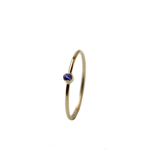 Indlæs billede til gallerivisning Tiny Sapphire Ring - Blue