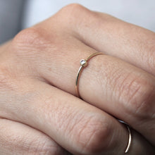 Indlæs billede til gallerivisning Tiny Diamond Ring