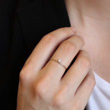 Indlæs billede til gallerivisning Tiny Diamond Ring 2