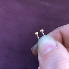 Indlæs billede til gallerivisning Minimal Earstud - Champagne Diamond