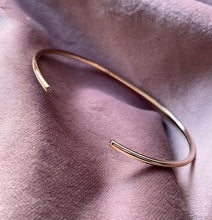 Indlæs billede til gallerivisning Hidden Diamond Bangle