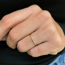 Indlæs billede til gallerivisning Tiny Art Deco Champagne Diamond Ring