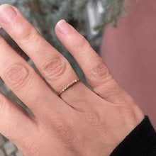 Indlæs billede til gallerivisning Tiny Art Deco Champagne Diamond Ring