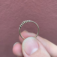Indlæs billede til gallerivisning Tiny Art Deco Champagne Diamond Ring