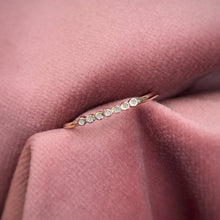 Indlæs billede til gallerivisning Tiny Art Deco Champagne Diamond Ring