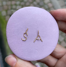 Indlæs billede til gallerivisning Curly Letter
