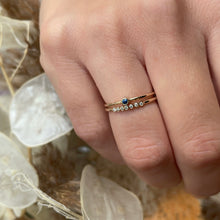 Indlæs billede til gallerivisning Tiny Sapphire Ring - Blue