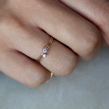 Indlæs billede til gallerivisning Tiny Pointy Ring - White Diamond
