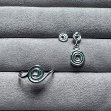 Indlæs billede til gallerivisning 01 - Spinning Rose Hanging Earring