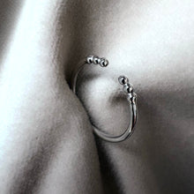 Indlæs billede til gallerivisning 01 - Open Dot Ring Sølv