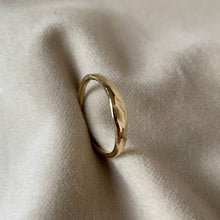 Indlæs billede til gallerivisning 1- UNIKA Chunky Wavy Ring 2  - 8 karat