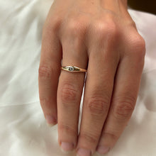 Indlæs billede til gallerivisning Chunky Diamond Ring - 9 karat guld