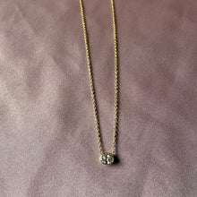Indlæs billede til gallerivisning Minimal Oval White Diamond Necklace
