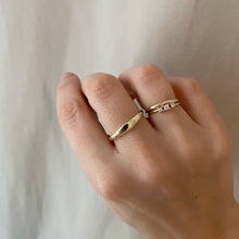 Indlæs billede til gallerivisning 1- UNIKA Chunky Wavy Ring 2  - 8 karat