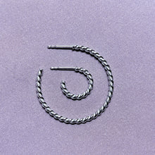 Indlæs billede til gallerivisning 1- Twist Hoop - various sizes - pris fra