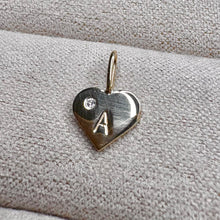 Indlæs billede til gallerivisning Hjertevedhæng med bogstav og diamant