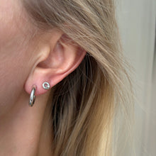 Indlæs billede til gallerivisning 01 - Tiny Doughnut Ear stud
