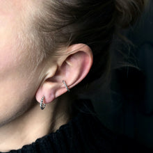 Indlæs billede til gallerivisning 1- Twist Hoop - various sizes - pris fra