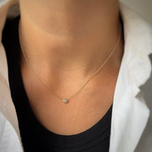 Indlæs billede til gallerivisning Minimal Oval White Diamond Necklace