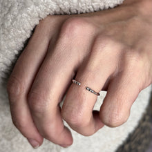 Indlæs billede til gallerivisning 01 - Open Dot Ring Sølv
