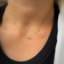 Indlæs billede til gallerivisning Minimal Oval White Diamond Necklace