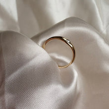 Indlæs billede til gallerivisning Chunky Diamond Ring - 9 karat guld