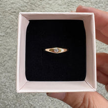 Indlæs billede til gallerivisning Chunky Diamond Ring - 9 karat guld