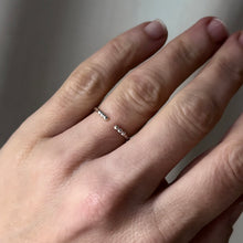 Indlæs billede til gallerivisning 01 - Open Dot Ring Sølv