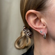 Indlæs billede til gallerivisning 01 - Spinning Rose Ear Stud