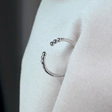 Indlæs billede til gallerivisning 01 - Open Dot Ring Sølv