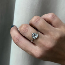 Indlæs billede til gallerivisning 01- Spinning Rose Ring
