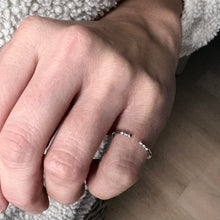 Indlæs billede til gallerivisning 01 - Open Dot Ring Sølv