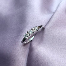 Indlæs billede til gallerivisning 01- Pointy Trio Ring White Diamonds Sølv