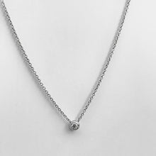 Indlæs billede til gallerivisning Minimal White Diamond Necklace - sølv