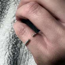 Indlæs billede til gallerivisning 01 - Open Dot Ring Sølv