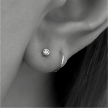 Indlæs billede til gallerivisning Minimal Earstud Sølv - White Diamond