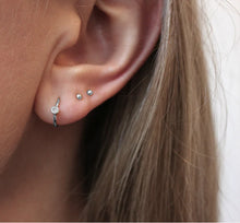 Indlæs billede til gallerivisning 01 - Gemstone Hoop - White Diamond