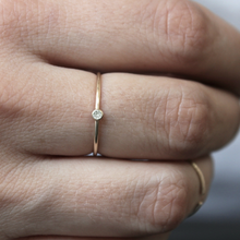 Indlæs billede til gallerivisning Tiny Diamond Ring