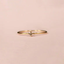 Indlæs billede til gallerivisning Tiny Pointy Ring - Champagne Diamond