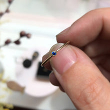 Indlæs billede til gallerivisning Tiny Sapphire Ring - Blue