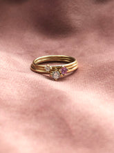 Indlæs billede til gallerivisning Tiny Pointy Ring - White Diamond