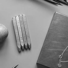 Indlæs billede til gallerivisning Extra Letter Charm