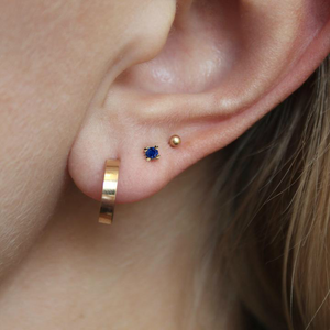 Tiny Pointy Earstud - Blue sapphire