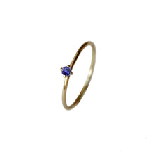Indlæs billede til gallerivisning Tiny Pointy Ring - Blue sapphire